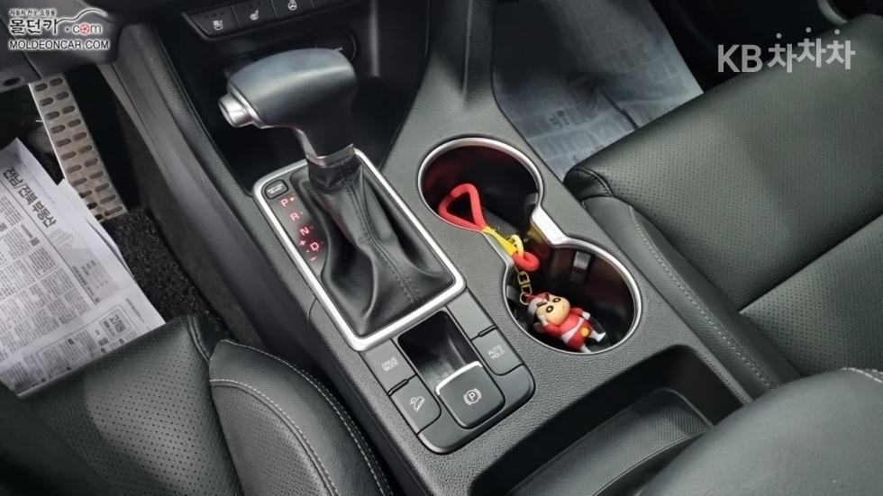 2021 - kia sportage