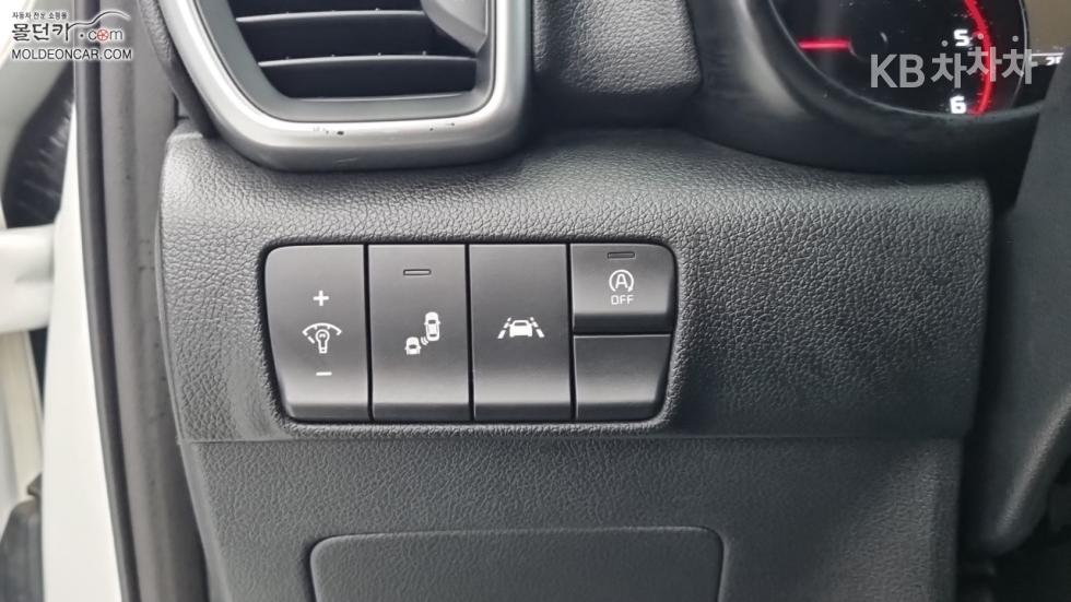 2021 - kia sportage
