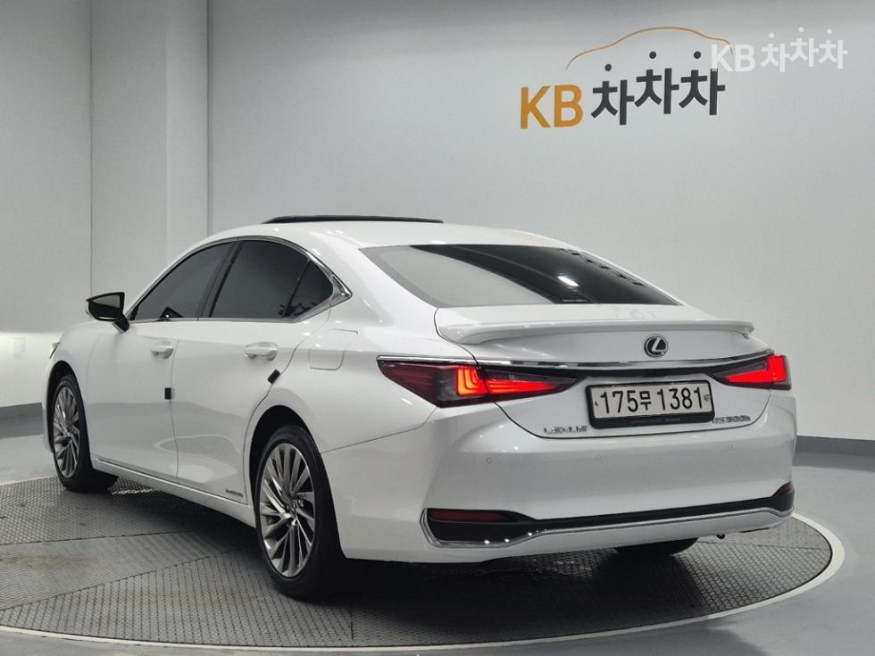 2021 - lexus es