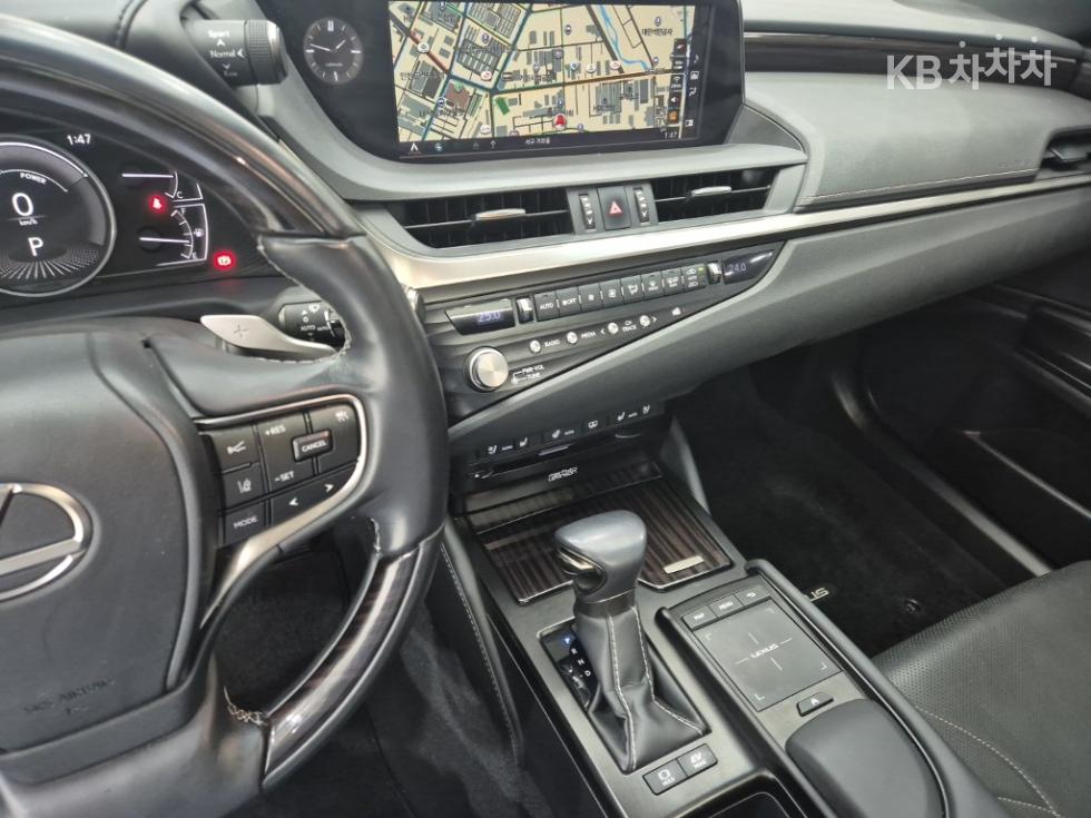 2021 - lexus es