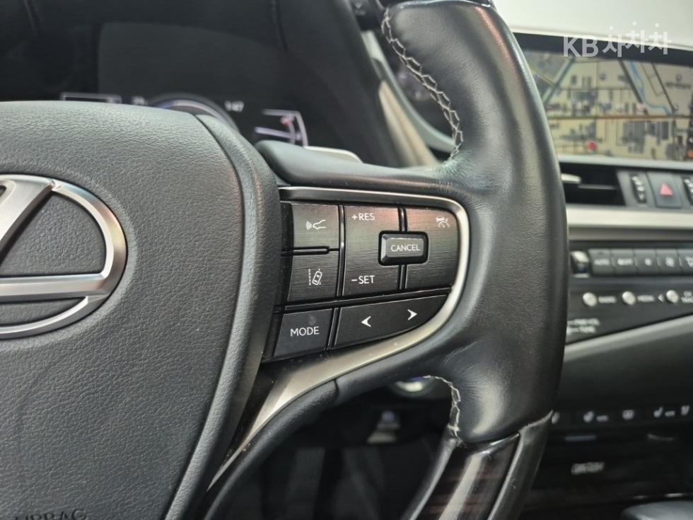 2021 - lexus es
