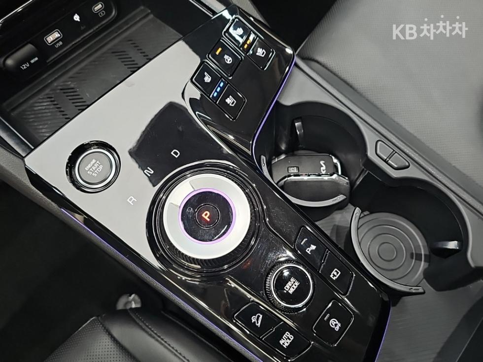 2023 - kia sportage