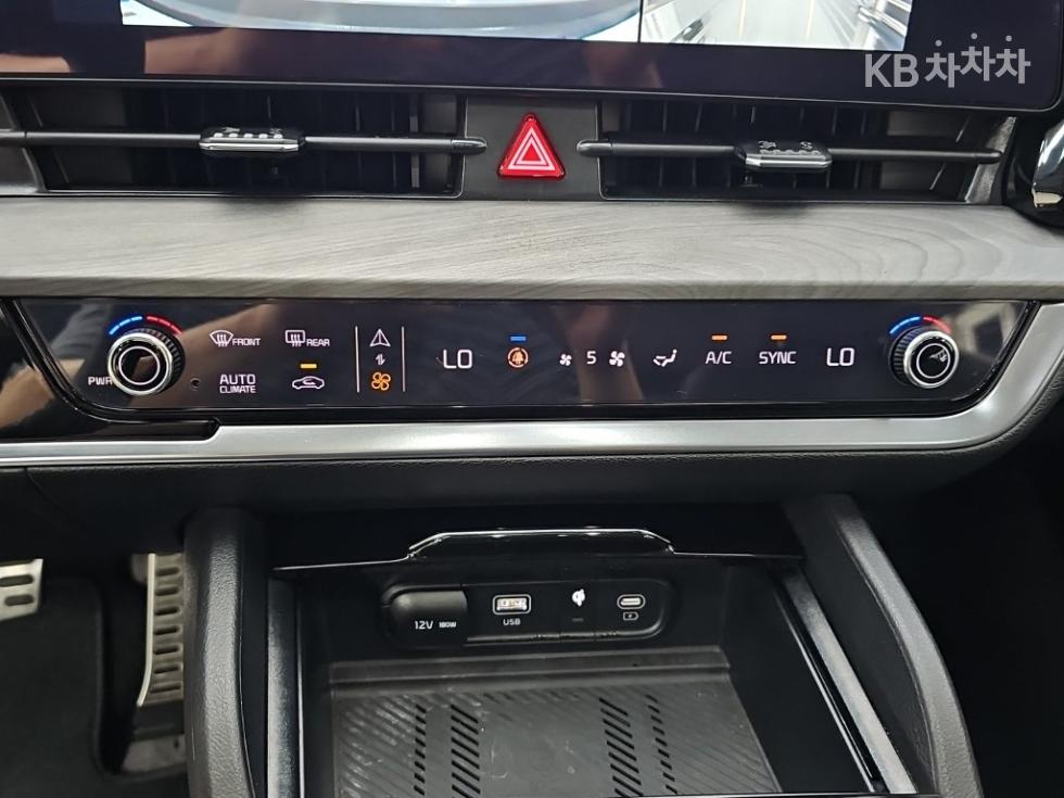 2023 - kia sportage