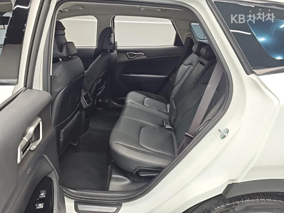 2023 - kia sportage