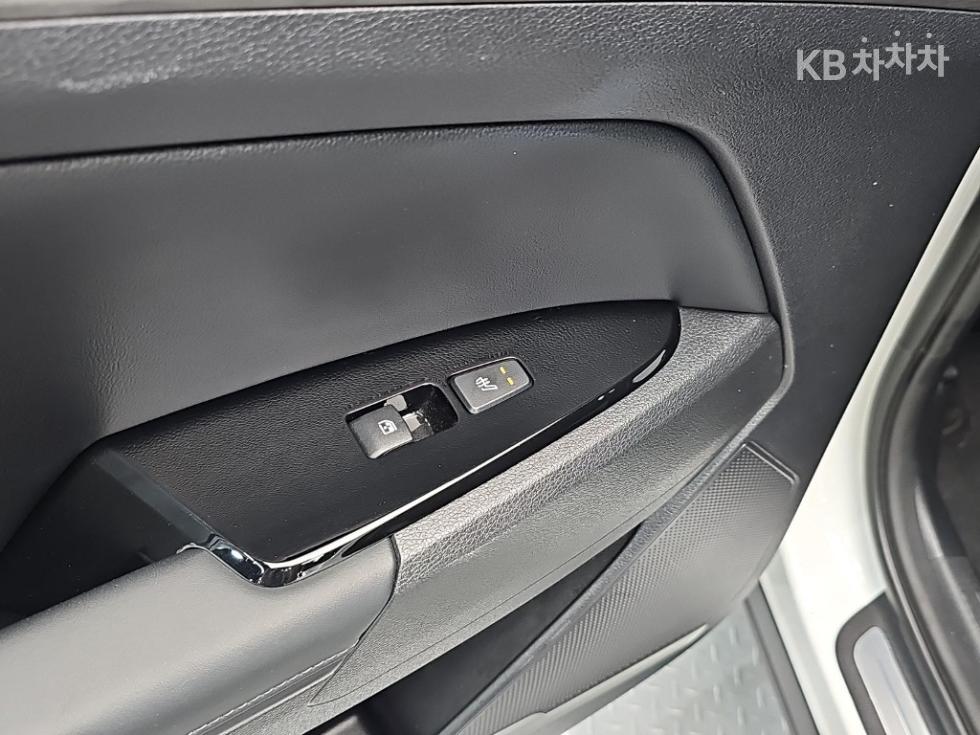 2023 - kia sportage