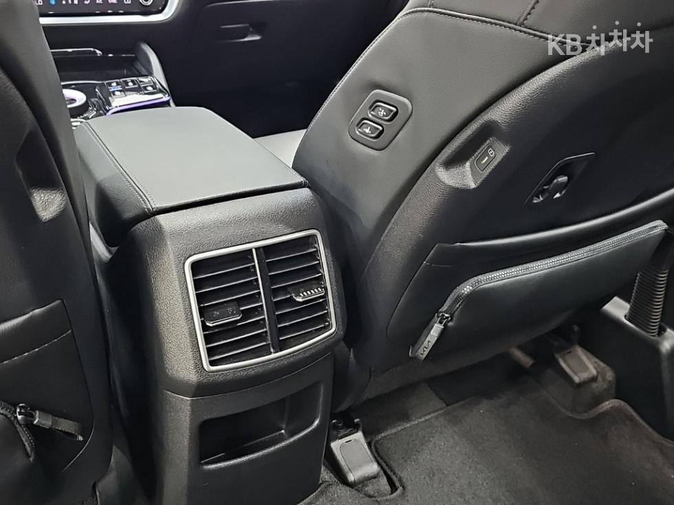 2023 - kia sportage