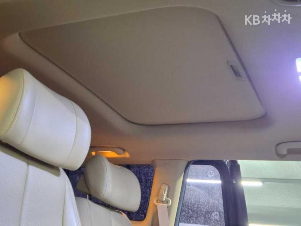 Kia Carnival — miniaturë 11