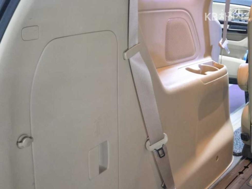 Kia Carnival — miniaturë 13