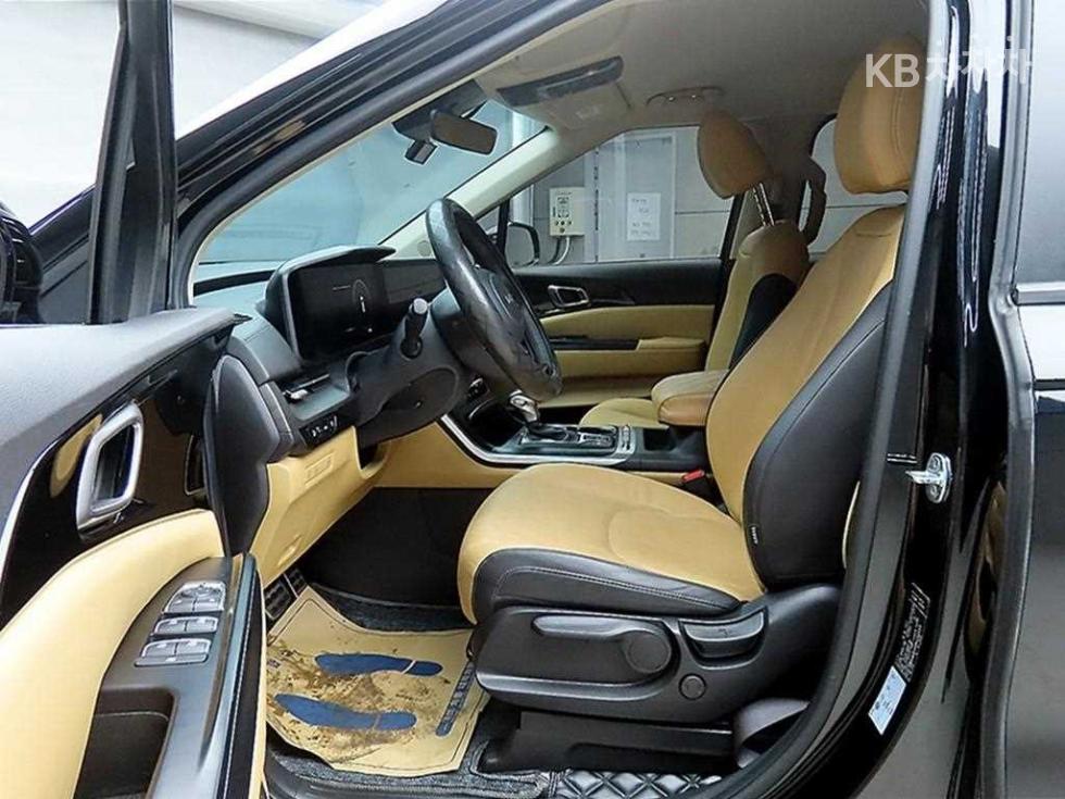 Kia Carnival — miniaturë 5