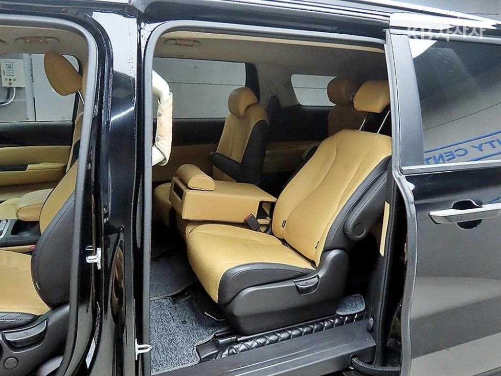 Kia Carnival — miniaturë 6