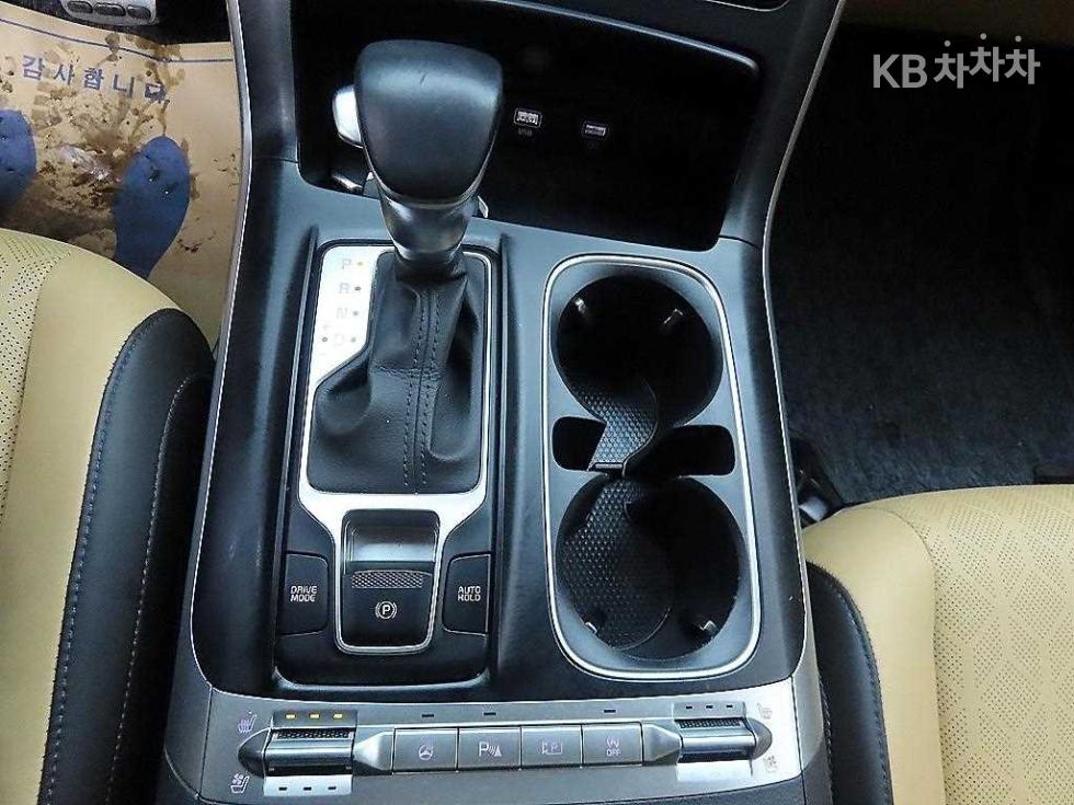 Kia Carnival — miniaturë 10