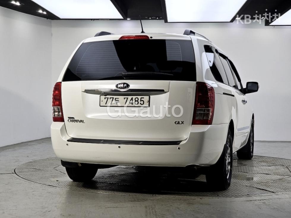 Kia Carnival — miniaturë 3