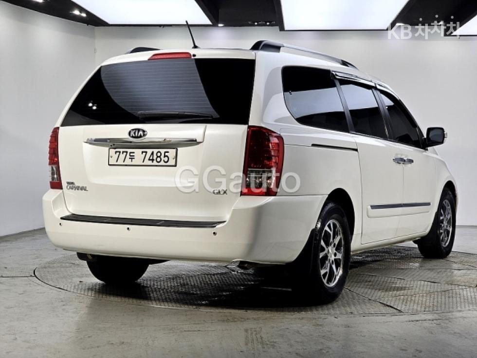 Kia Carnival — miniaturë 4