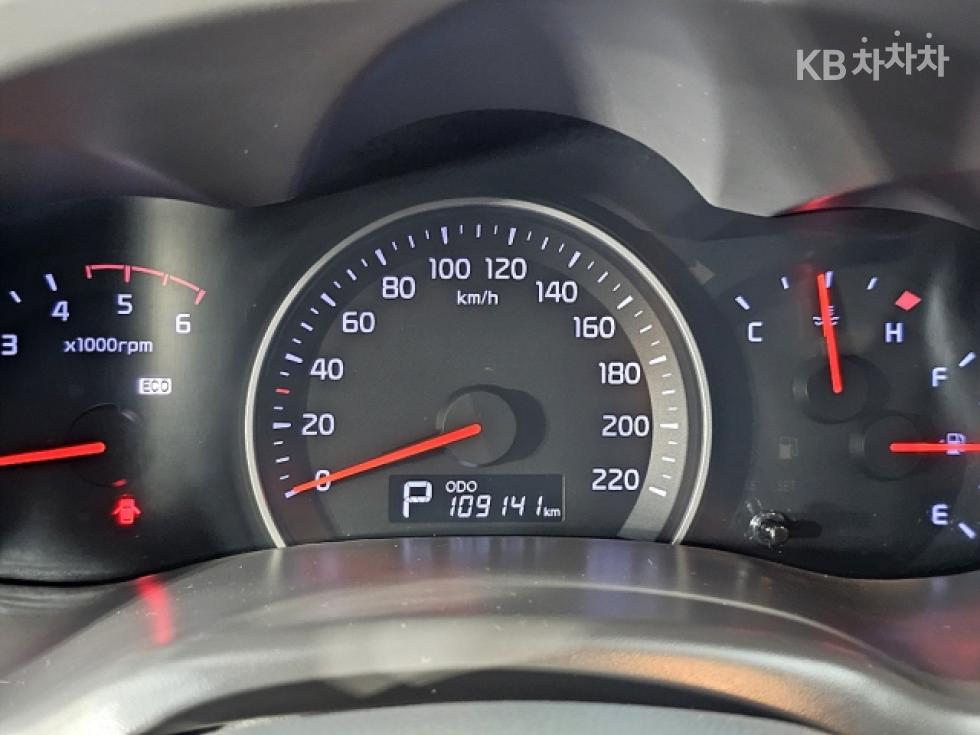 Kia Carnival — miniaturë 7