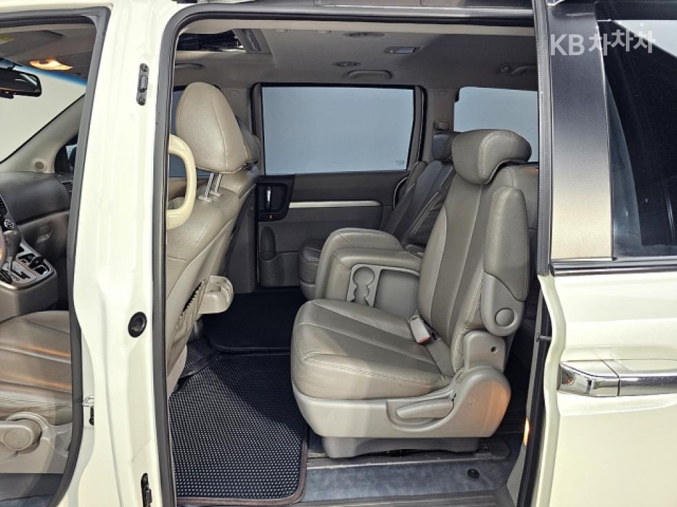 Kia Carnival — miniaturë 9