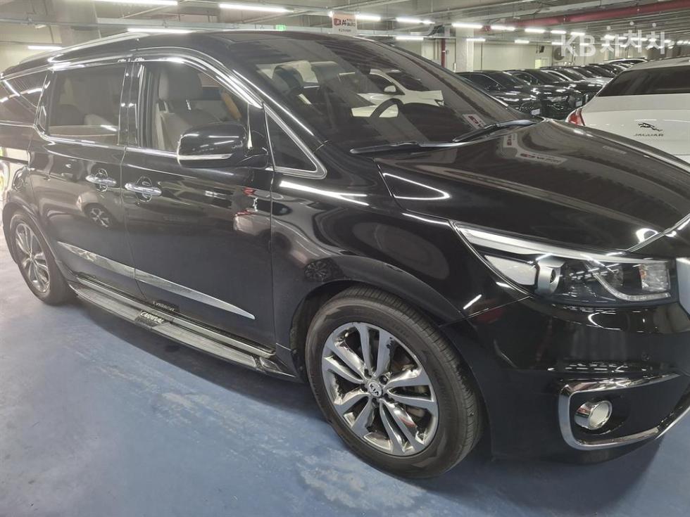 Kia Carnival — miniaturë 4