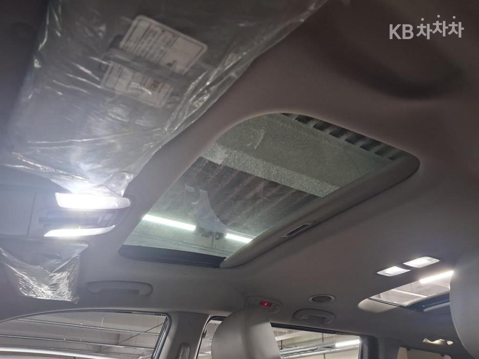 Kia Carnival — miniaturë 5