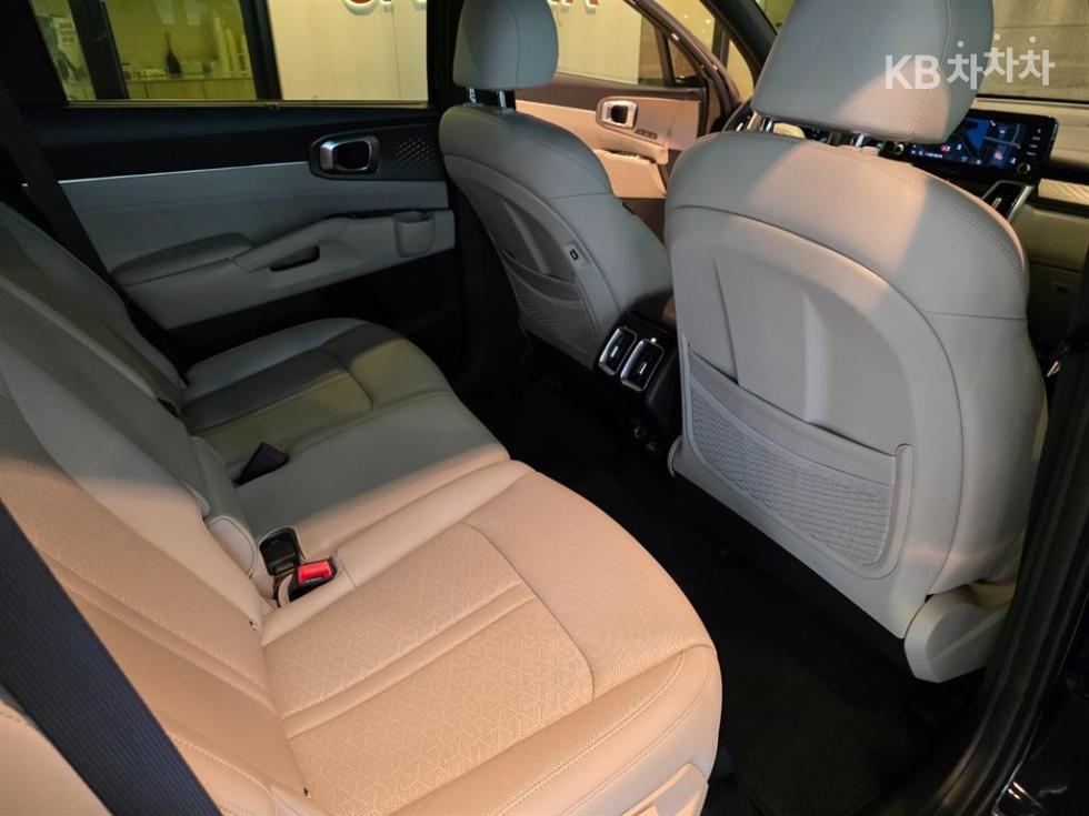 Kia Carnival — miniaturë 4