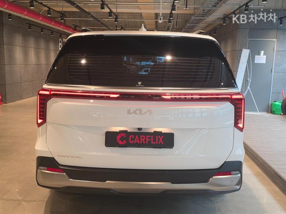 Kia Carnival — miniaturë 6