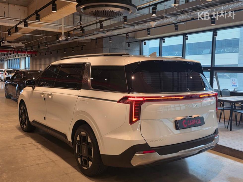 Kia Carnival — miniaturë 7