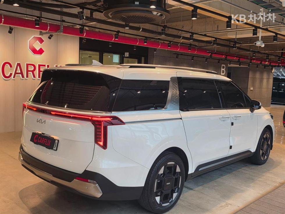 Kia Carnival — miniaturë 8