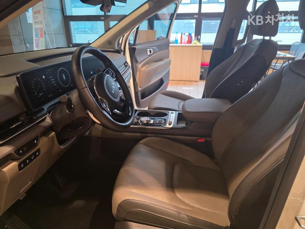 Kia Carnival — miniaturë 11