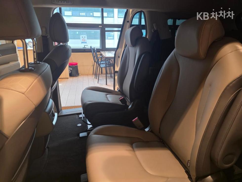 Kia Carnival — miniaturë 12