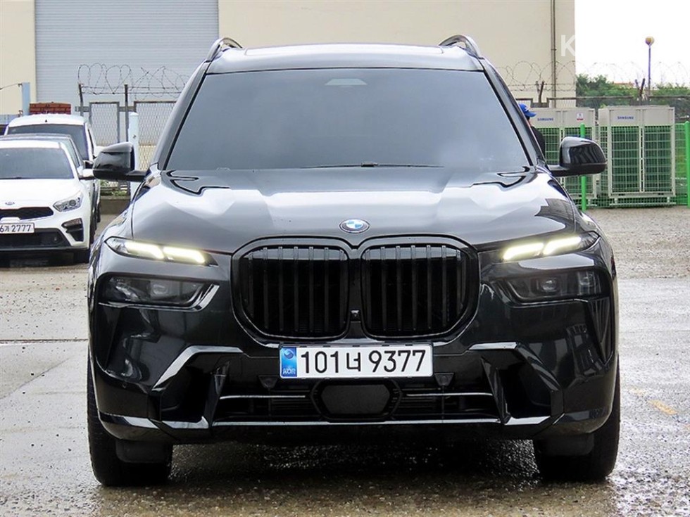 BMW X7 xDrive 40i — foto 1