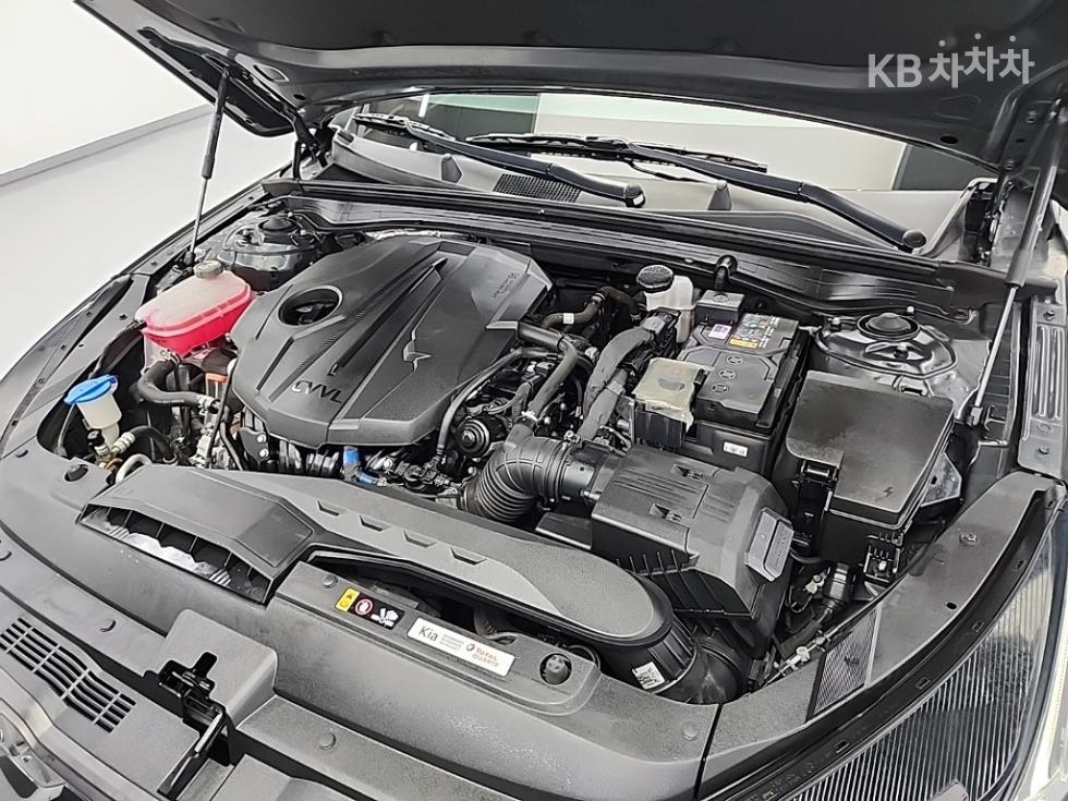 2021 Kia K5 3 photo