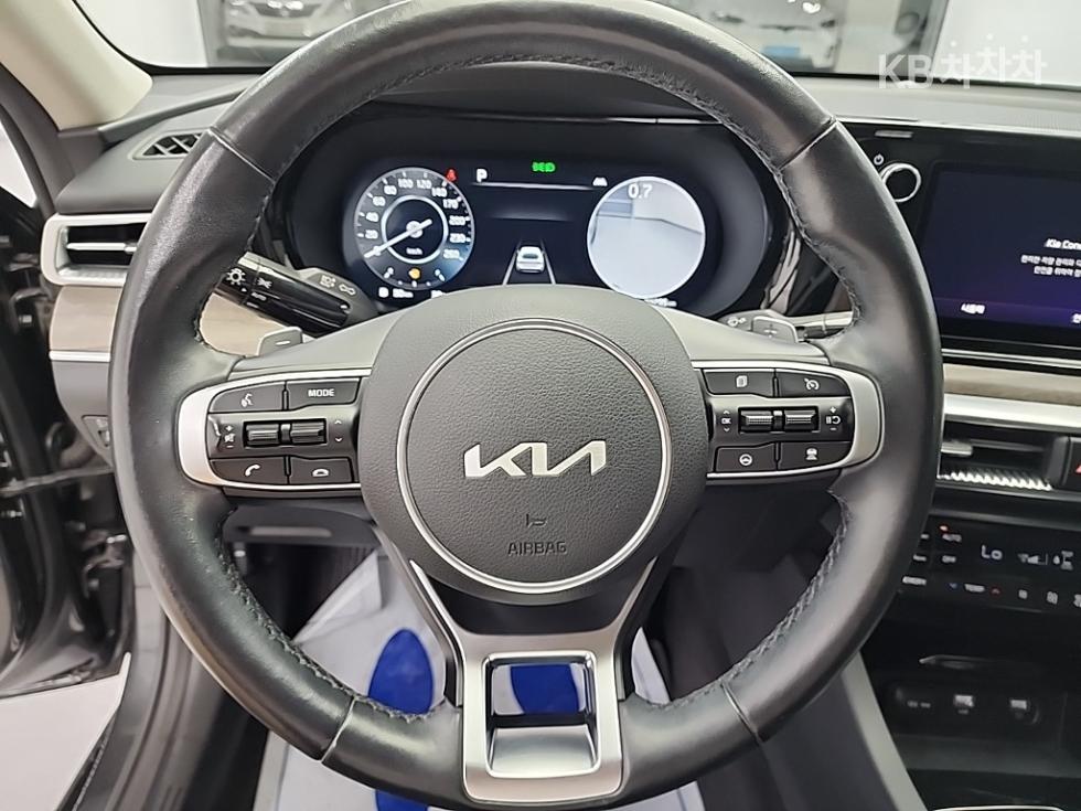 2021 Kia K5 3 photo