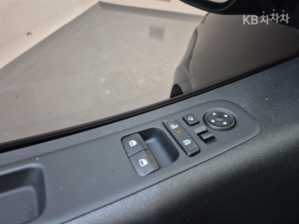 Hyundai Staria — miniaturë 18