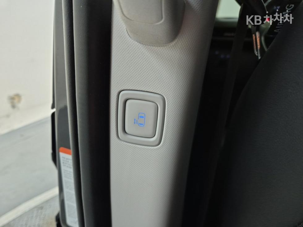 Hyundai Staria — miniaturë 19