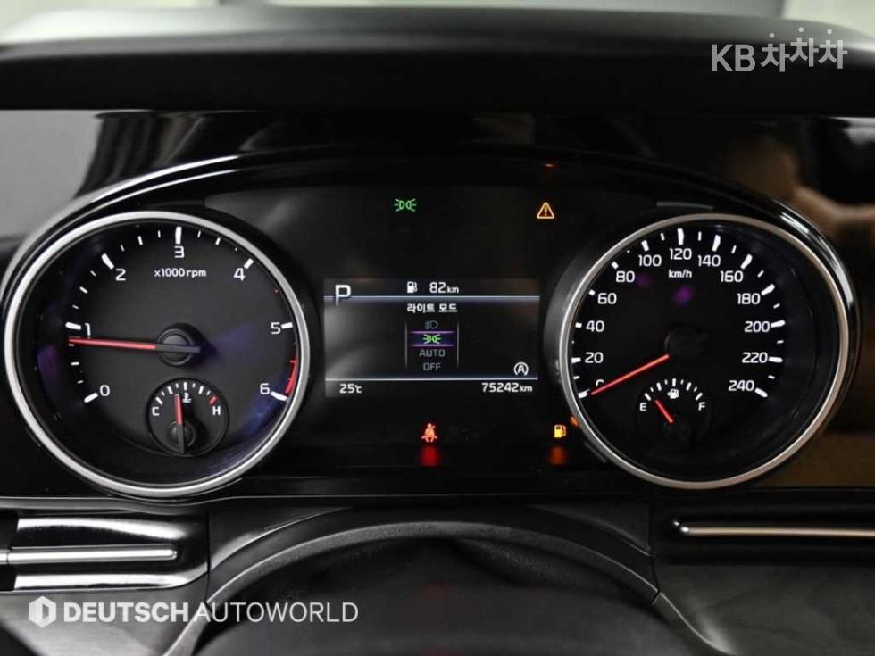 Kia Carnival — miniaturë 8