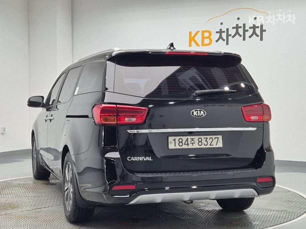 Kia Carnival — miniaturë 2