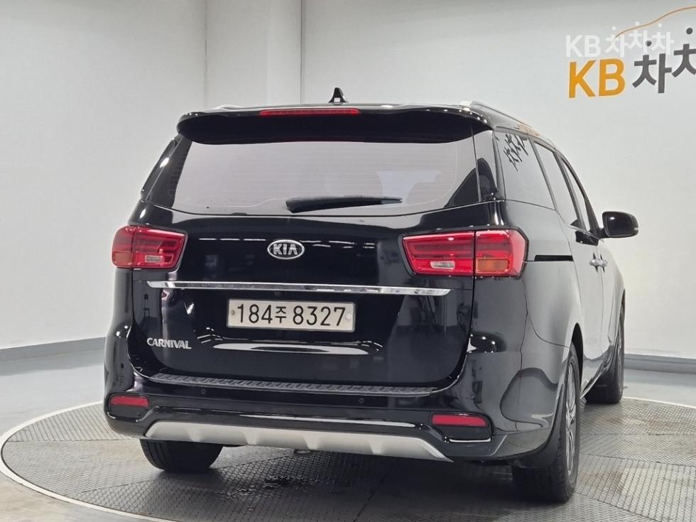 Kia Carnival — miniaturë 3