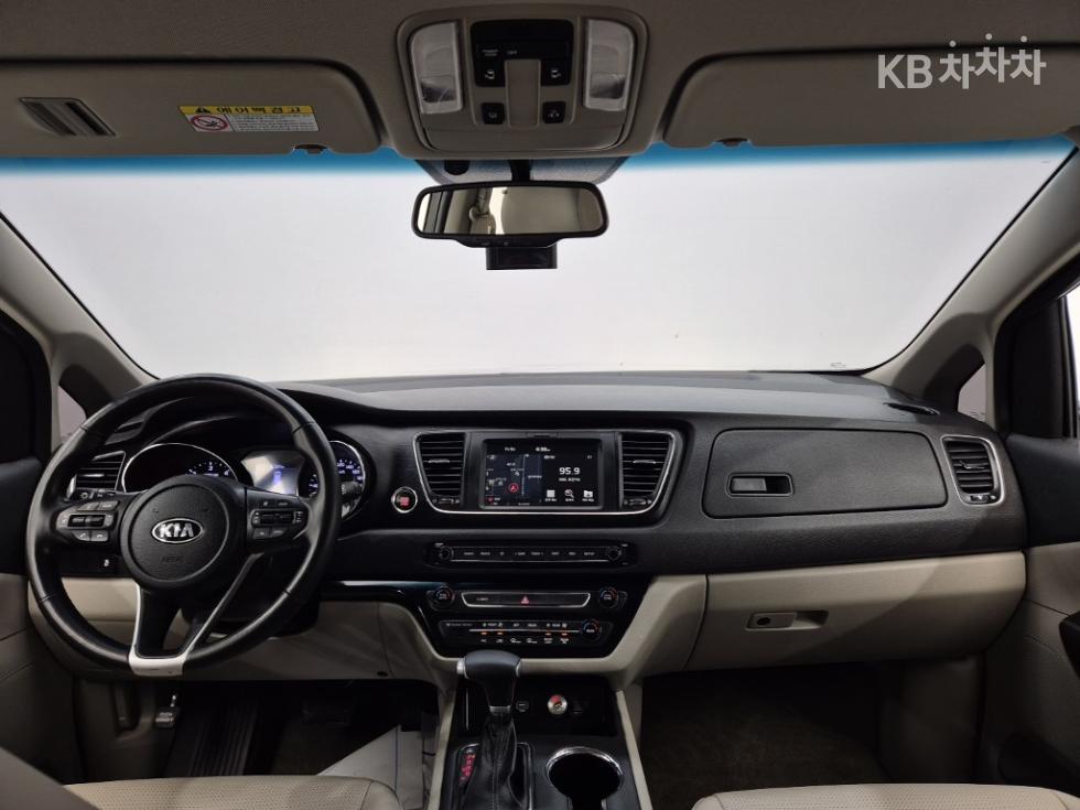 Kia Carnival — miniaturë 7