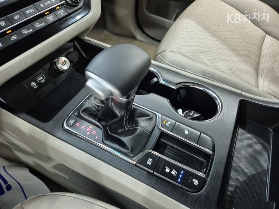 Kia Carnival — miniaturë 8