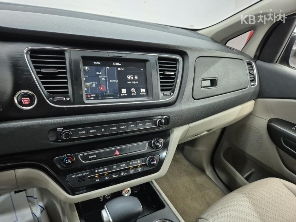 Kia Carnival — miniaturë 10