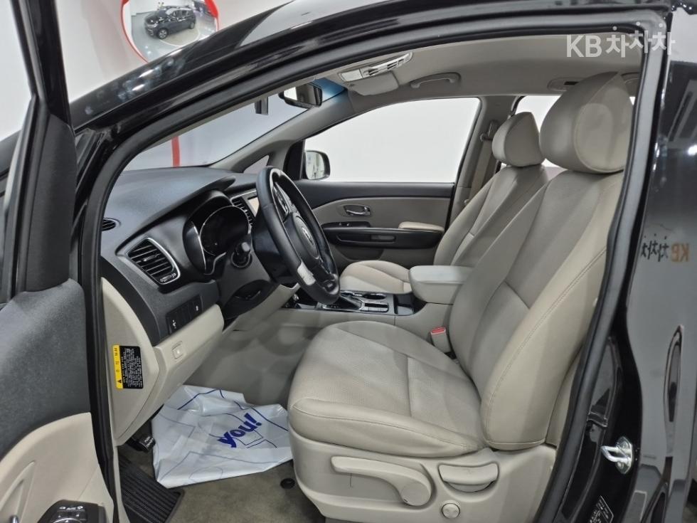 Kia Carnival — miniaturë 11