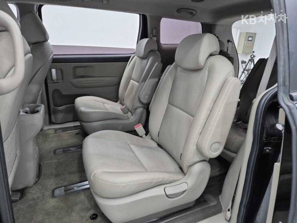 Kia Carnival — miniaturë 12