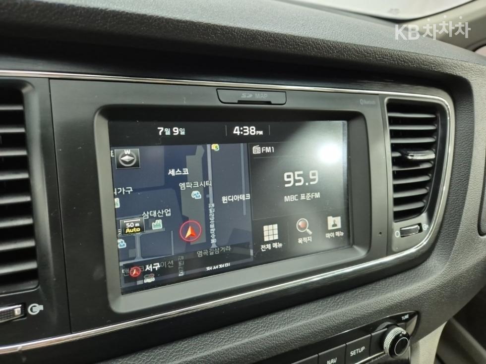 Kia Carnival — miniaturë 13