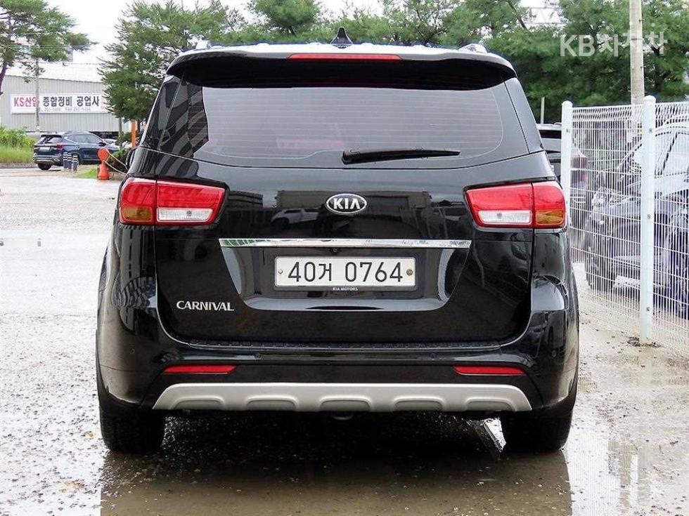 Kia Carnival — miniaturë 4