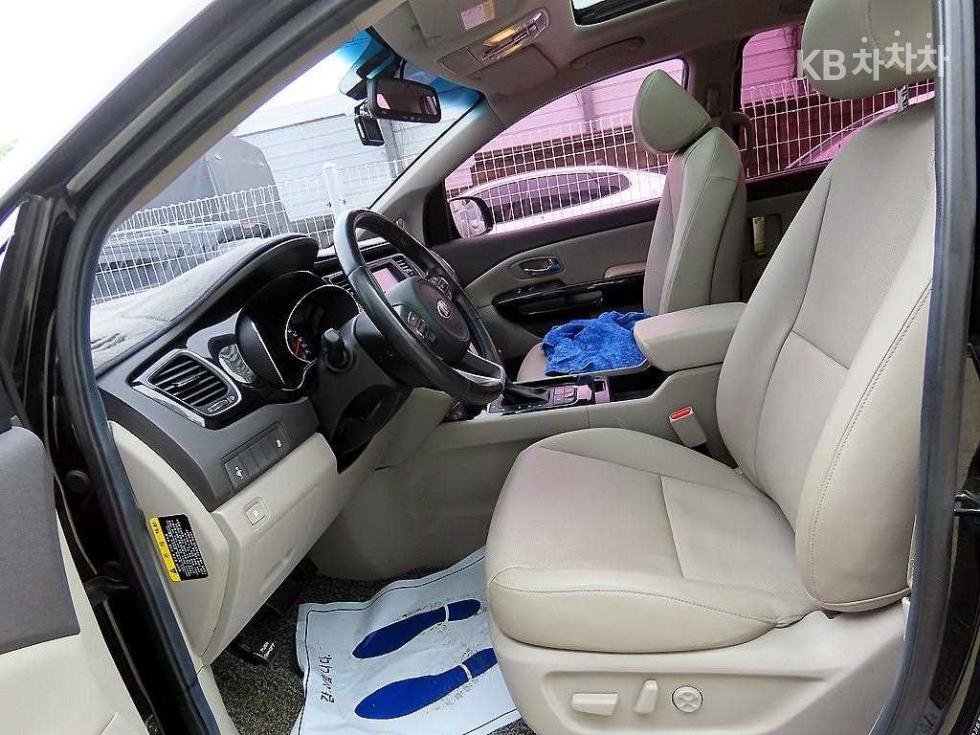 Kia Carnival — miniaturë 5
