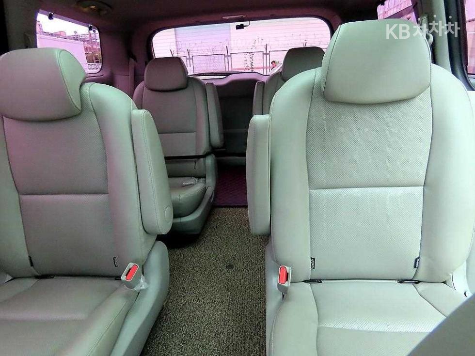 Kia Carnival — miniaturë 7