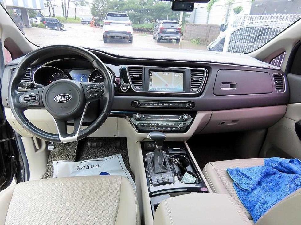 Kia Carnival — miniaturë 8