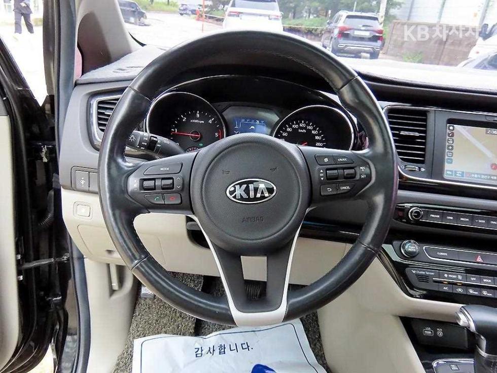 Kia Carnival — miniaturë 9