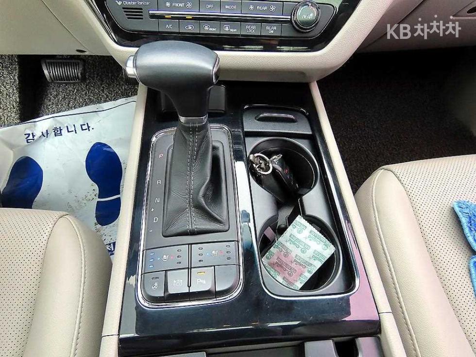 Kia Carnival — miniaturë 11