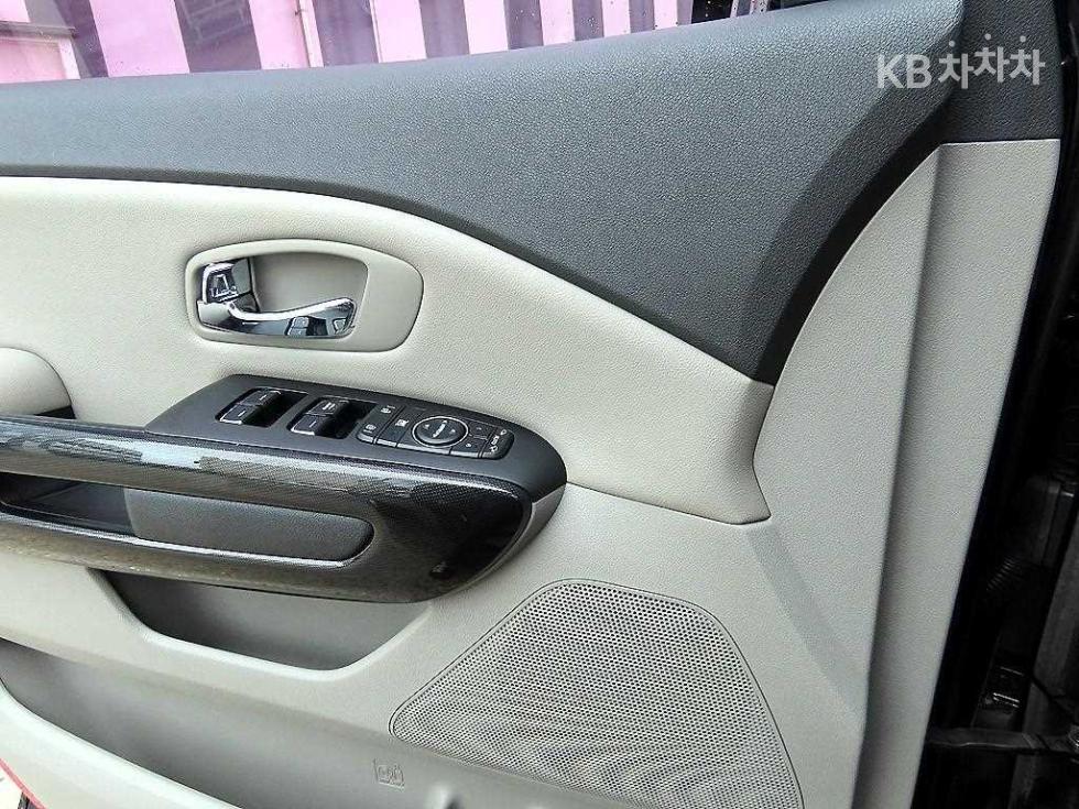 Kia Carnival — miniaturë 12