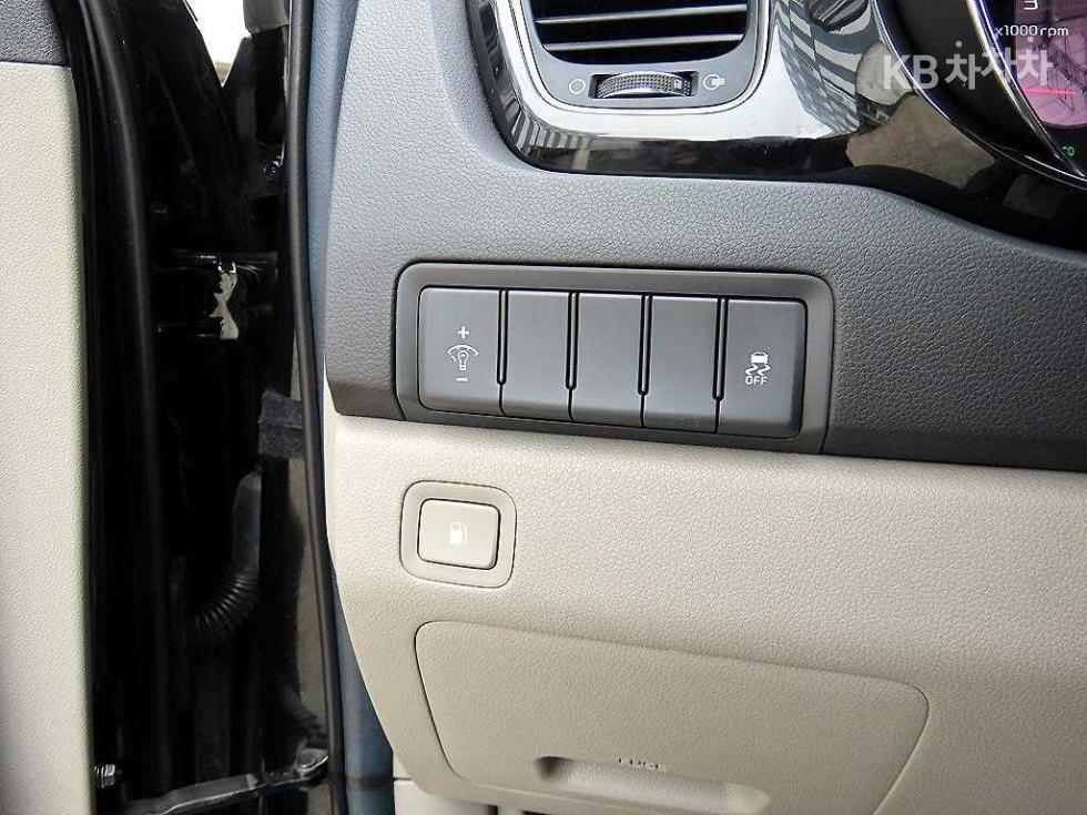 Kia Carnival — miniaturë 13