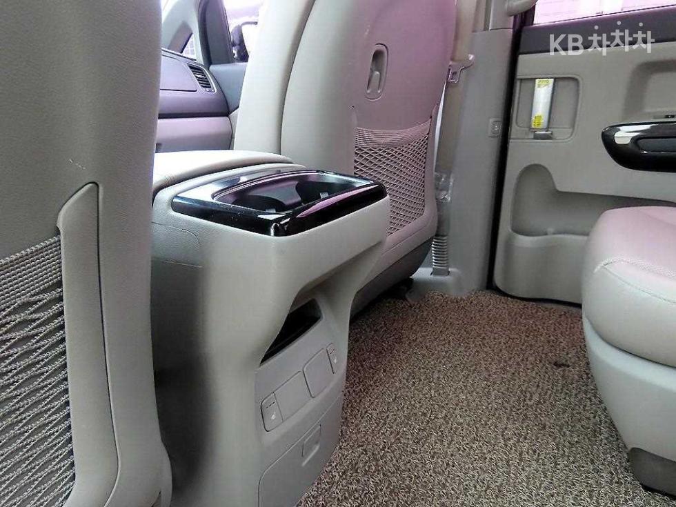 Kia Carnival — miniaturë 15